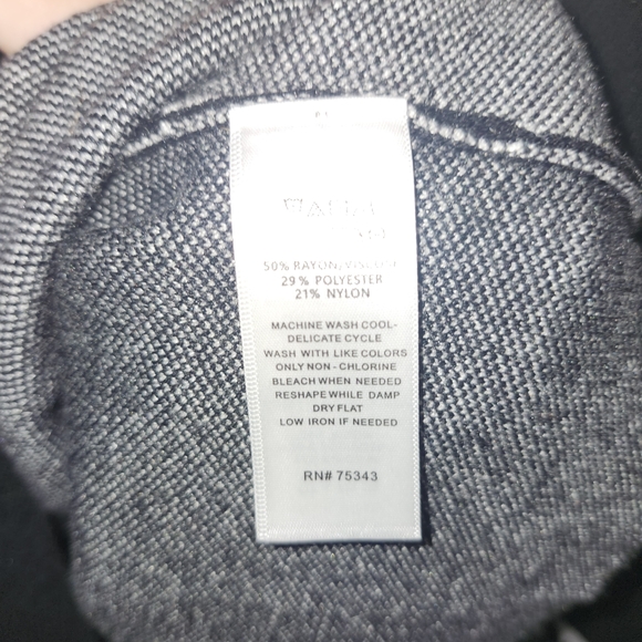 So soft Tahari Black and White Star Sweater (M) - Picture 4 of 4